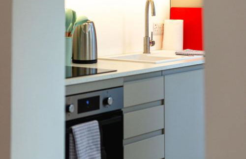 Bright & Airy 2BD - 10 mins walk to Chelt Centre! - Photo 28