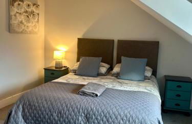 Central and Convenient with Private Parking - Photo 5