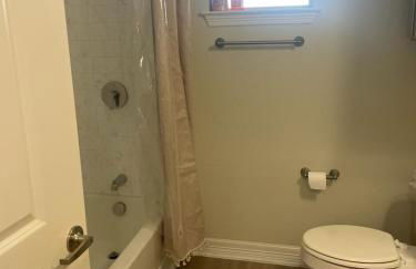 Cozy Retreat for Work or Relaxation - Photo 11