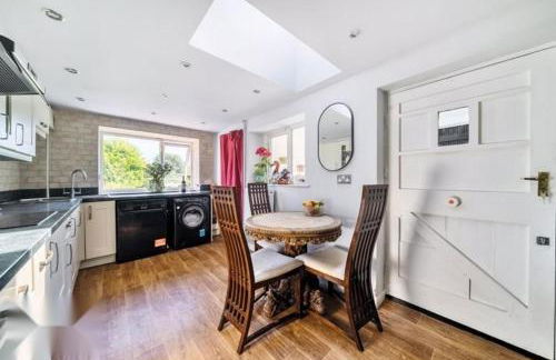 4 Bed-2 Bath-Bar-Pool Table-Library- Xmas venue - Photo 25