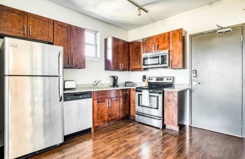 CozySuites Music Row Spacious 2BR with free parking 46 - Foto 18