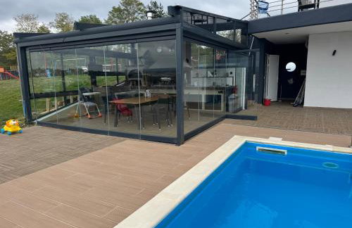 Luxury Villa Rafaela Οικογενειακή βίλα με ιδιωτική πισίνα, BBQ κ παιχνίδια Ιδανική για οικογένειες με παιδια - Foto 43