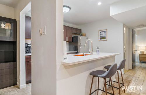 1BR 1BA Pet Friendly Condo w Pool, Gym, Walk to SoCo and Lake by Austin Vacay - Foto 16