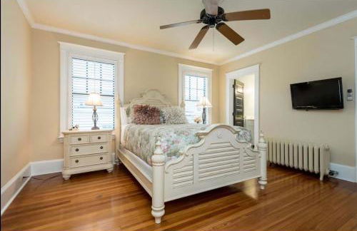 Historic Row Home 1 Block from Gate 1 at USNA - Foto 23