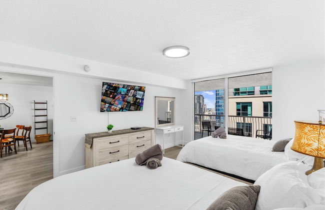 Sky High 31st Floor Condo W Parking - Foto 8