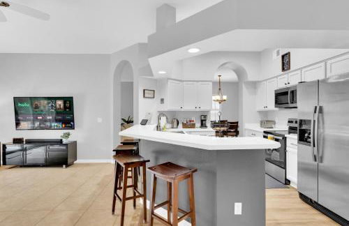 Stunning West Haven Villa with Private Pool Spa and Balcony Near Disney - Foto 71