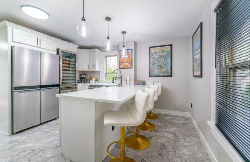 Pool Table, Arcade, Darts, 3 Car Garage, Sleeps 20 - Photo 9