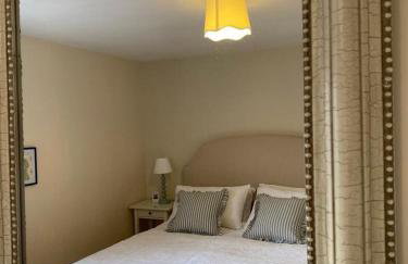 Historic Cottage in Heart of Farnham nr the Castle - Photo 18