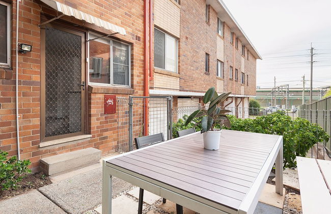 Comfy & Convenient Homebush West - Photo 11