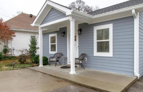 Music City Charmer Tons of Beds Thirty Day Minimum - Foto 41