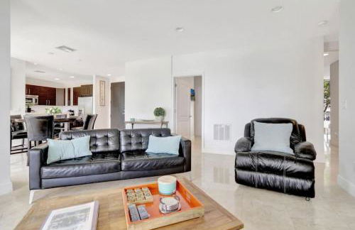 Coastal Condo Deerfield Beach Retreat 3 bed 2 bath - Photo 26