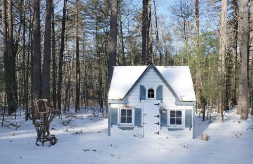 Enchanted Woodstock Cottage with hot tub - Foto 13