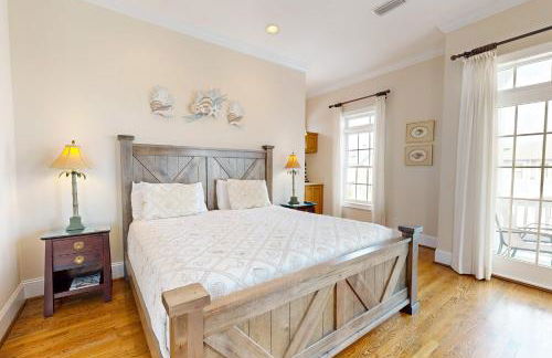 Luxury cottage with pools & multiple decks, 1/2 block to beach - Foto 20