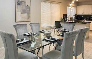 3BR - 3BA w Pool & BBQ -15 Mins to Strip & Airport - Foto 1