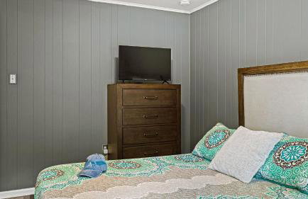 Frolic on Fern by Avantstay Enclosed Deck w/ Forest Views, Bar - Foto 26