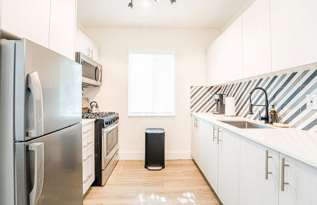 TWO Bedroom Apartment - Photo 12