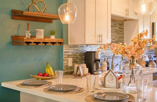 The Scott Getaway - Walkable to Old Town, remodeled space, outdoor pool! - Foto 9