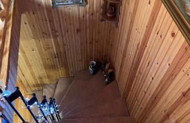 Traditional Wooden Apartment - Photo 11