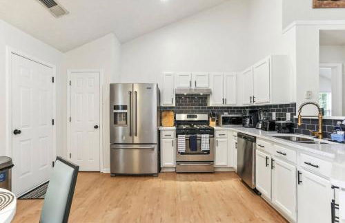 Sophisticated 3 Bedroom Retreat-Near Six Flags - Foto 11