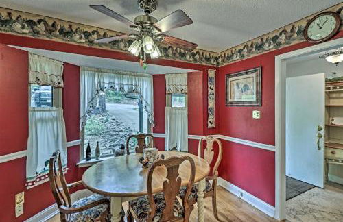 Secluded Edgemont Getaway with Huge Outdoor Deck! - Foto 11