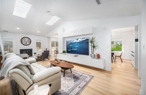 Tranquil Light-Filled Retreat 3BR Ranch - Photo 1