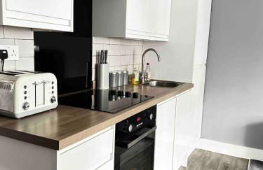 Spacious Southampton City Apartment with Courtyard - Foto 6