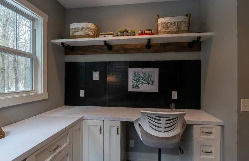 Lake Effect Lodge 3 min from Laketown Beach! - Foto 24