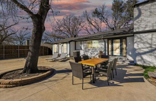 Stunning Dallas Home w Beautiful Yard Big Groups - Foto 33