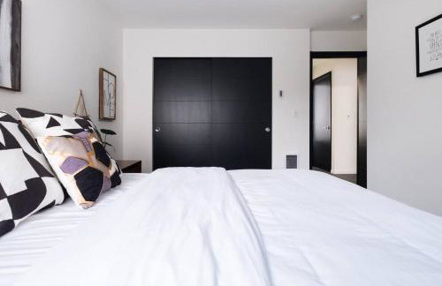 Designer Urban Retreat w Rooftop Deck & Fireplace - Foto 8