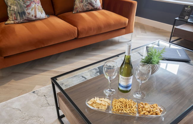 Elliot Oliver - Luxury 3 Bedroom Town Centre Apartment With Parking - Photo 21