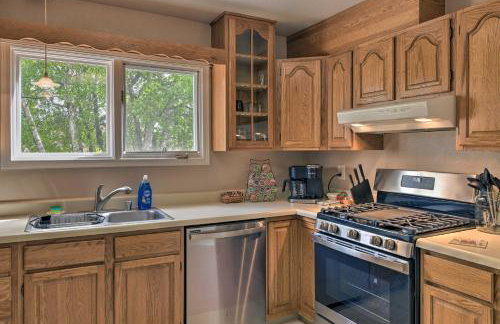 8 Mi to Dtwn Achorage! Home with Pet-Friendly Yard - Foto 4