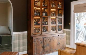 Speakeasy, Hot Tub, Putt Putt, Outdoor Theatre, 8 minutes from Downtown Greenville - Foto 6