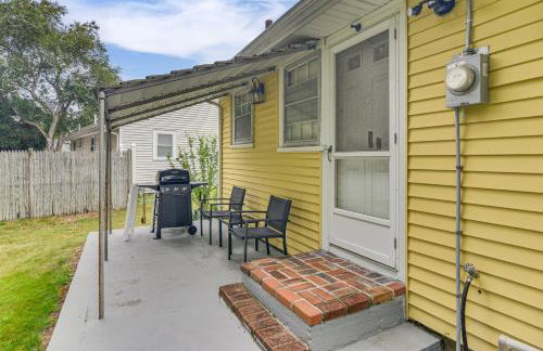 Less Than 2 Mi to Beach Cozy Cottage with Patio on Cape Cod - Photo 5