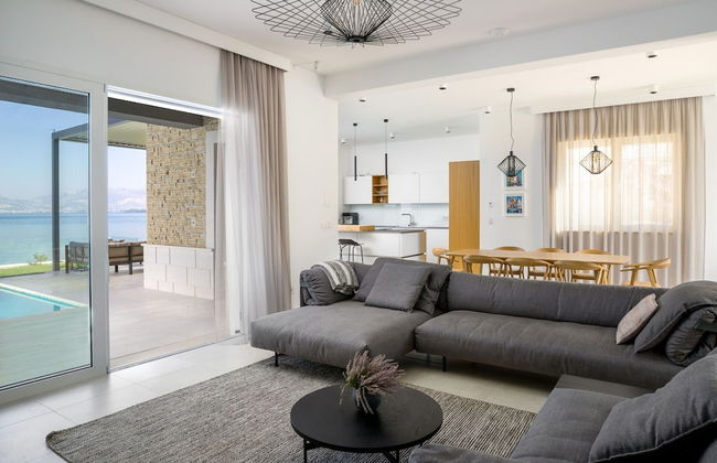 Beachfront Villa Grey Martini with Pool - Foto 24