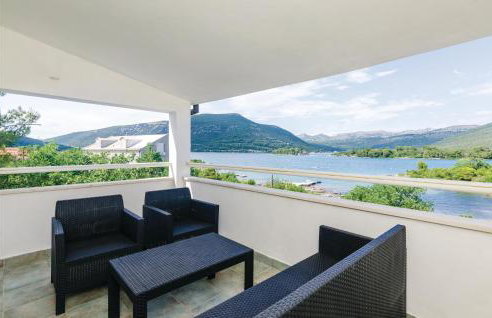 Two-Bedroom Apartment In Hodilje - Photo 1