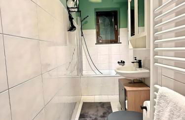 Urban & Chic: 2Bdr, Parkplatz - Photo 4