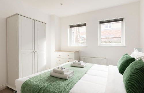 New! Bright 2BR Flat with Patio - Foto 8