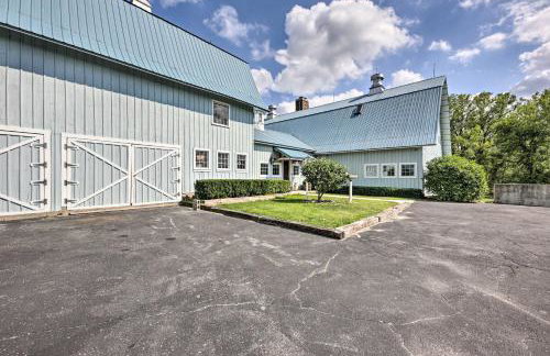 Luxe Barndominium with Home Gym, Theater, and More! - Foto 44