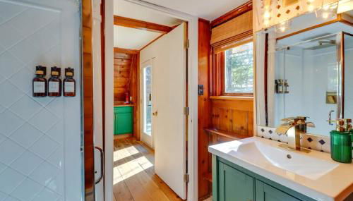 Pocono Getaway A frame Cabin w/ Hot Tub Sauna - Foto 2