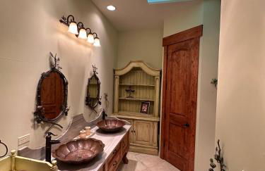 Luxury Mountain Retreat with views, fire pit, and creek - Foto 3