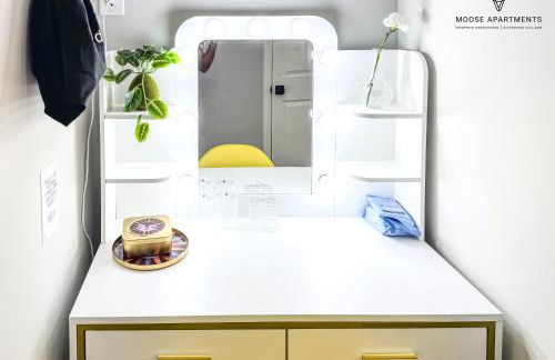 The Moose #9 - Brand New Luxe Modern loft with Free Parking, King Bed & Fast WiFi - Foto 7