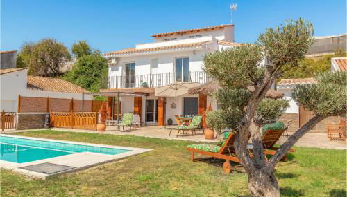 3 Bedroom Stunning Home In Mezquitilla - Photo 1