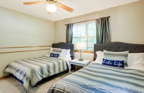 Spacious Home on Beaver Lake with Deck and Fire Pit! - Foto 20