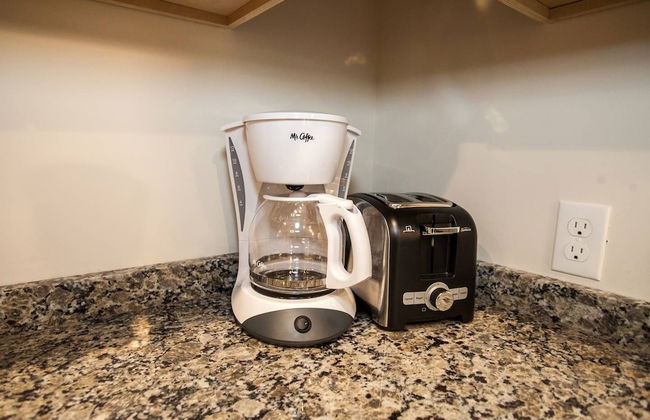 NEW 4 Bed 2 Full Bath Condo Near Back Bay - Photo 10