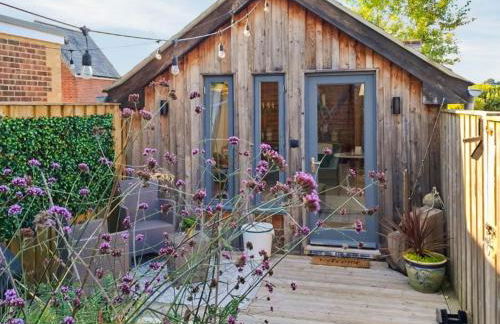 Muriel's Lodge - Photo 1