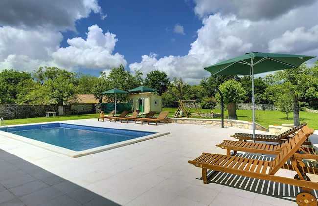 Holiday Home in Rojnici With Private Pool - Photo 19