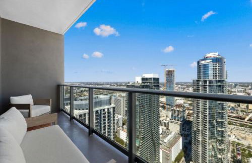 On The 49th Floor! Condo on Highest & Free Parking - Foto 26