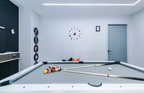 Incredible Home With Games Room, Sleeps 8, Parking Included, Perfect For Groups, Families, Contractors, Professionals - Photo 77