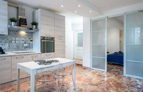 Iris Apartment with Jacuzzi - Easy City Access - Foto 22