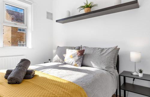 Cozylease 3 Bedroom Canary Wharf Family,Workcation, Fast WiFi, Workspace,1 stop to City - Photo 33